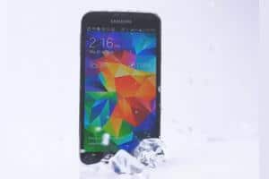 Ice Bucket Challenge: Samsung Galaxy S5 Apple iPhone 5S, HTC One M8 und Nokia 930 Samsung Galaxy